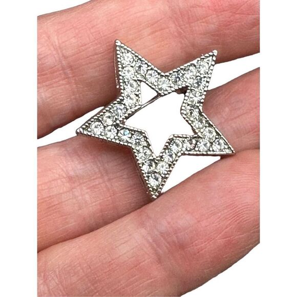 Silver tone star with rhinestones brooch pin - Picture 3 of 6